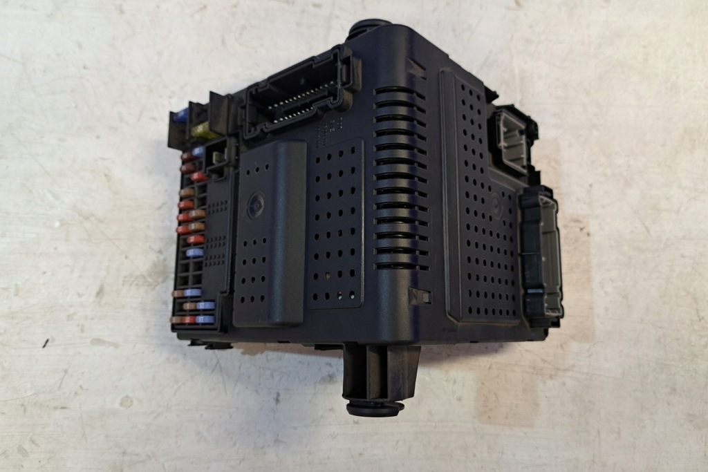 фото №8, Коробка запобіжників volvo s60 i 30765643 2.5l бензиновий 154kw 2006