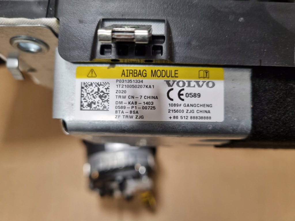 Volvo xc60 2 приборная панель кожа панель  оригинал подушка безопасности водитель пассажир коленный Оригинал