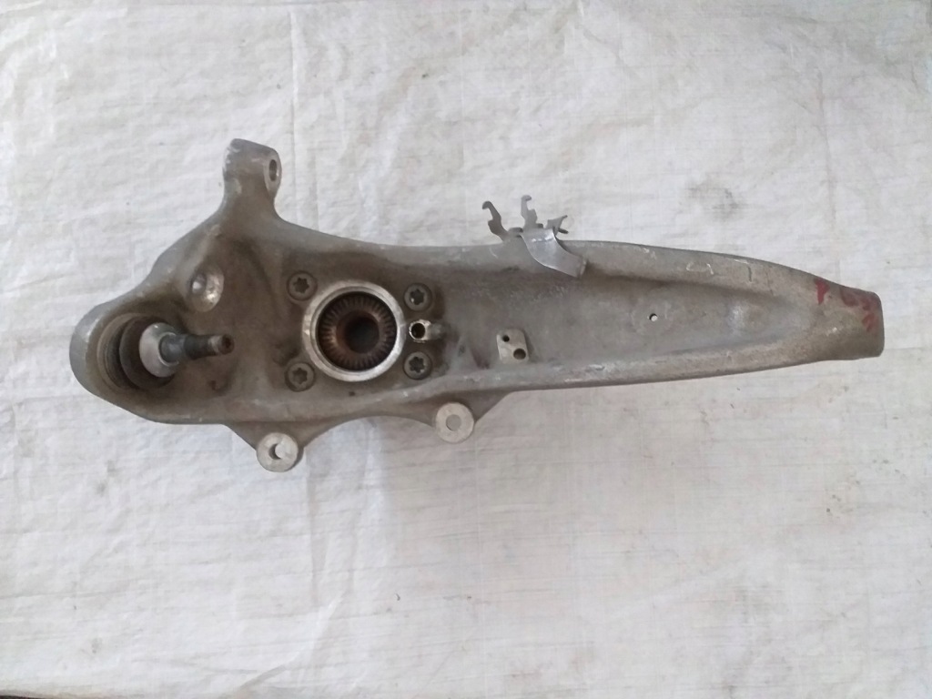 фото №1, Bmw g30 поворотный кулак ступица правая перед 4x4 6884386