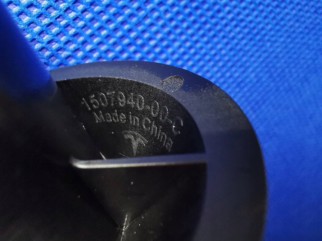 фото №10, Отбойник крышки багажника оригинал tesla model y 1507940-00-c