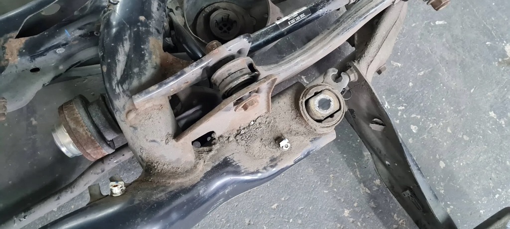 фото №10, Q3 83a подвеска рычаги поворотный кулак подрамник подрамник задняя quattro 5q0505235j