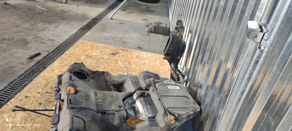 фото №8, Bak бак пального audi a4 b7 quattro 8e0201022fb