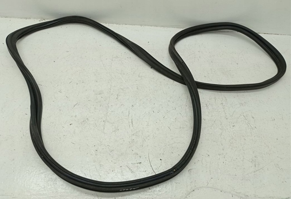 фото №1, Прокладка кришки багажника citroen c5 iii x7 sedan