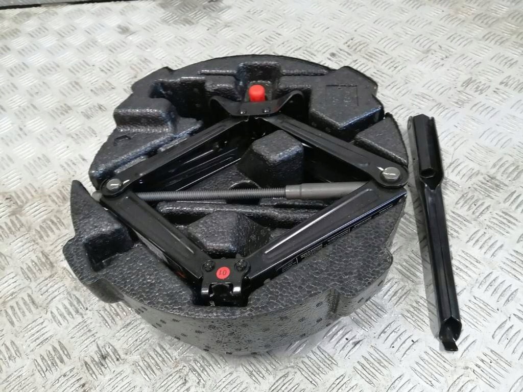 фото №1, Chevrolet trax домкрат набір ремонтний