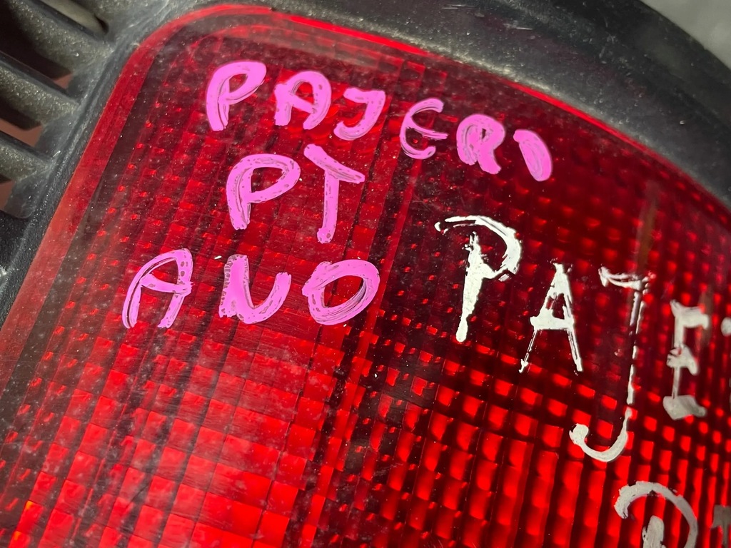 фото №10, Mitsubishi pajero 1995 лампа правий задня права задня