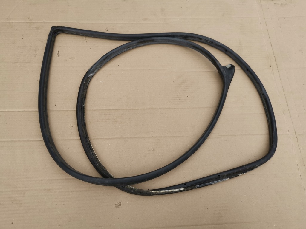 фото №1, Прокладка дверь правый перед mercedes w124 резиновый