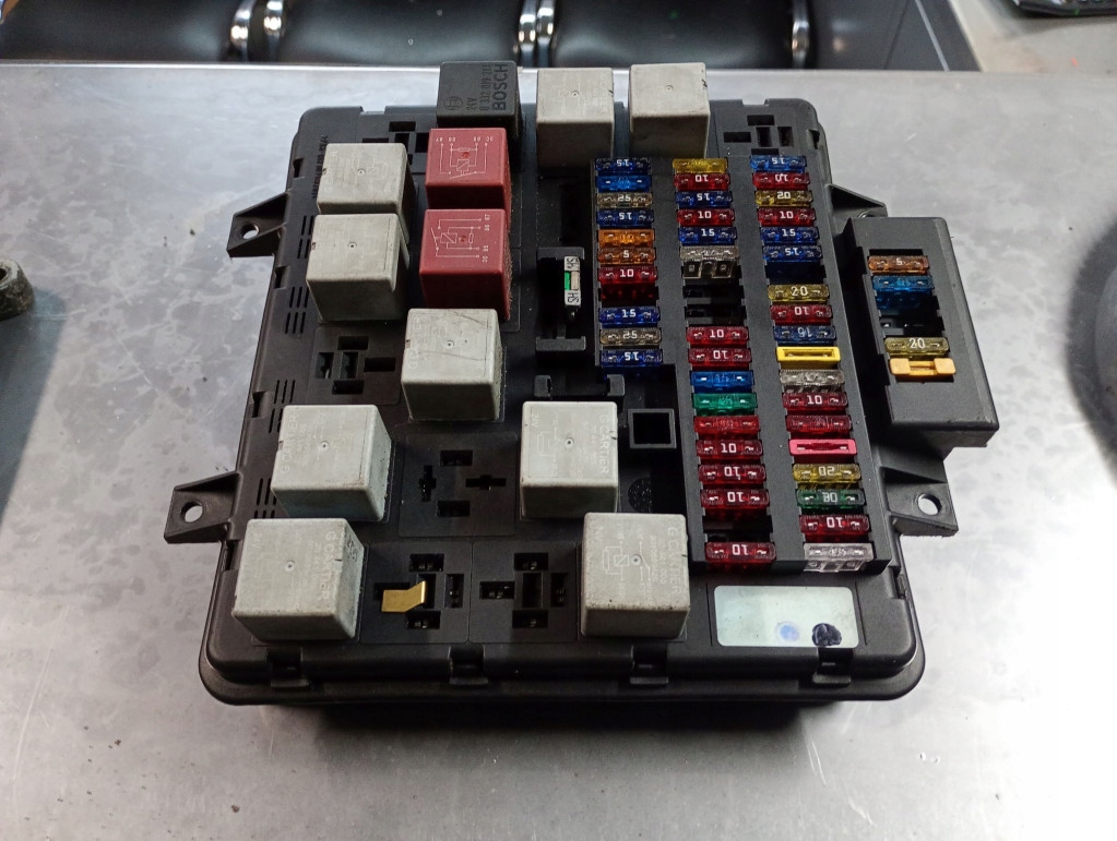 фото №1, Renault midlum skzynka предохранителей