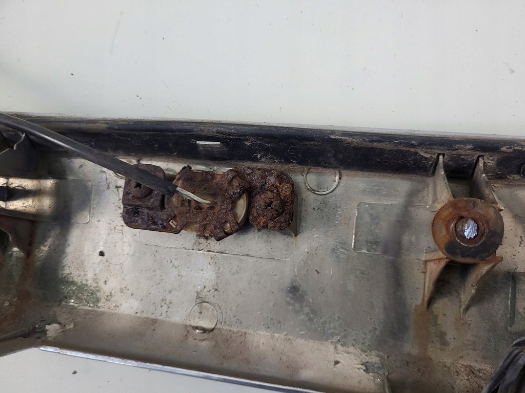 фото №14, Nissan pathfinder r51 lift накладка кришки багажника лампа номерного знака хром