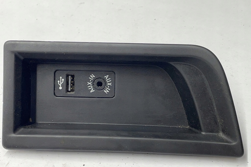 фото №11, Дополнительные соединитель мультимедиа aux/usb bmw 2 cabrio f23 9207357 3.0l