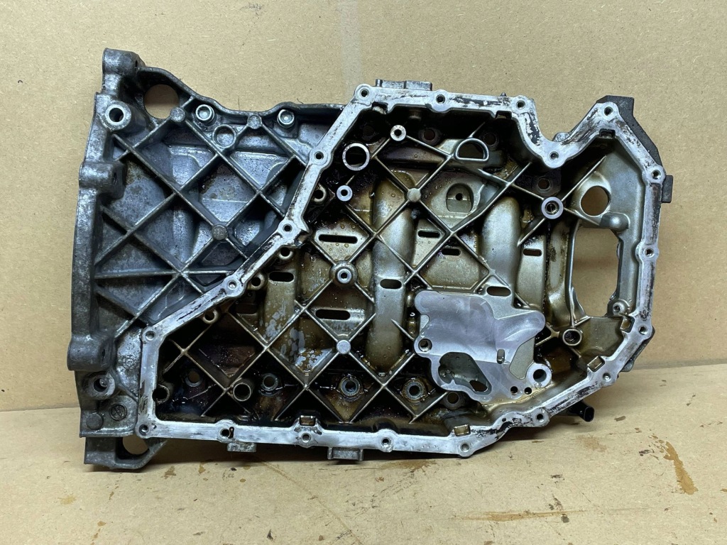 Audi a5 8t 2.0 tfsi 2007- 06h103603s піддон масляна алюмінієва половина Недорого