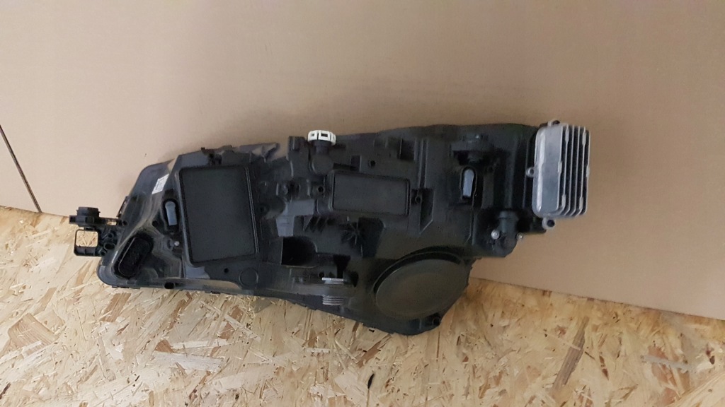 Фара перед правый  skoda superb 3 рестайлинг  full led демонтаж Оригинал