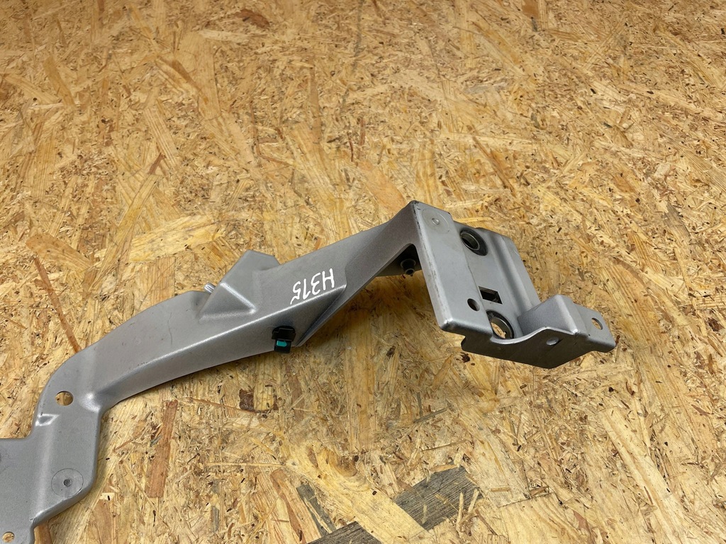 фото №6, Кронштейн кронштейн направляющая крыла перед правый polestar ii 2 31688245 2020-