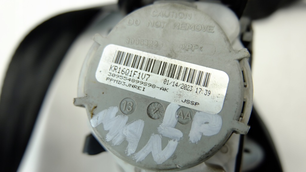 Man tge ремінь безпеки лівий перед Київ