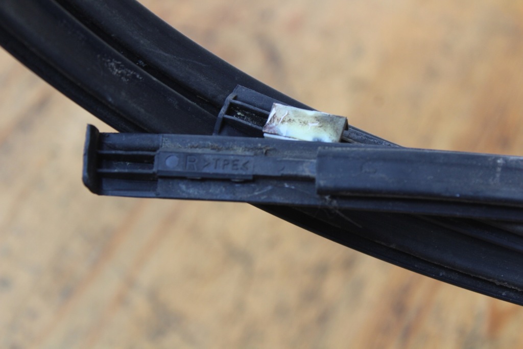 Corolla e12 хетчбек молдинг дахова ліва або права Київ