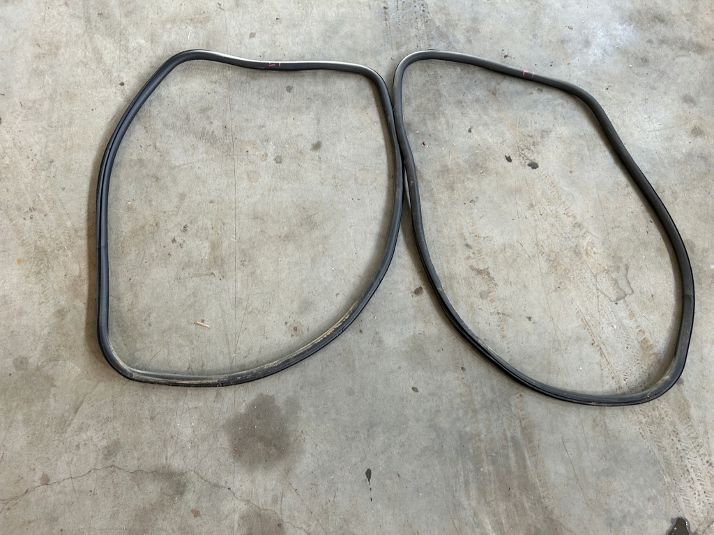 фото №1, Qe279 jeep renegade прокладка дверь левый задняя