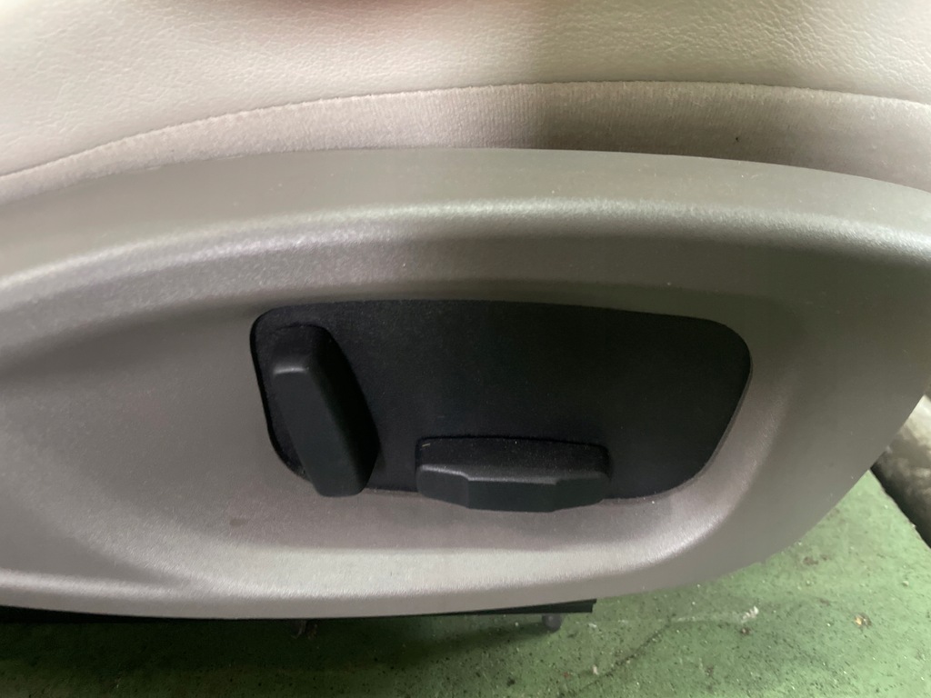 фото №7, Jaguar xe сиденья заднее сиденье обшивки europa салон светлый кожа электрика