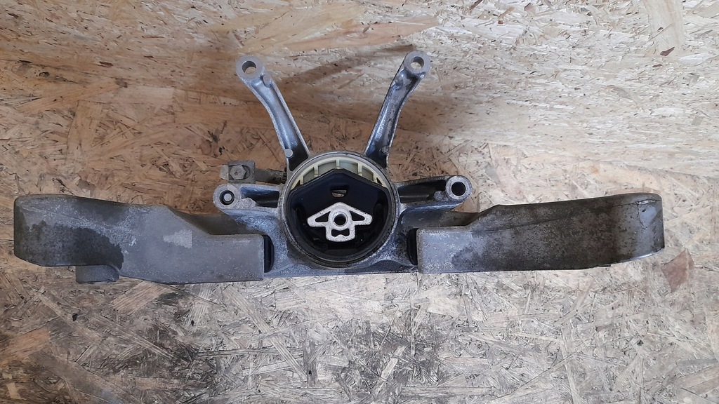 фото №7, Кронштейн кронштейн коробки bmw 7 g11 3.0d 6861580