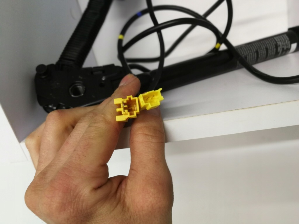 фото №6, Mercedes w211 кліпса натягувач правий перед патрон