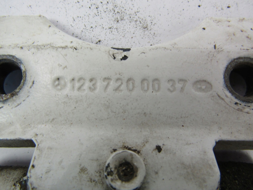 фото №2, Mercedes 123 w123 петля дверь левый перед 4d 1237200037