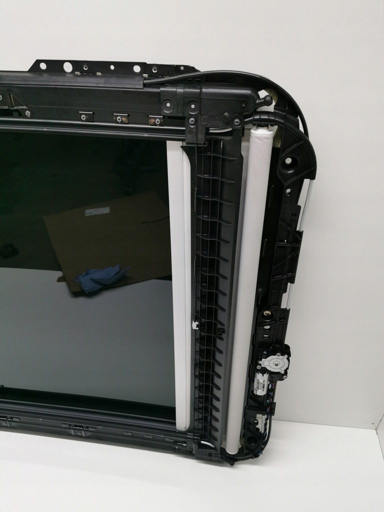 фото №8, Люк панорама шторка vw touareg iii 760 4m0877041d