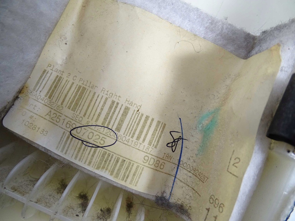 фото №3, Mercedes r w251 захист обшивка стійка правого