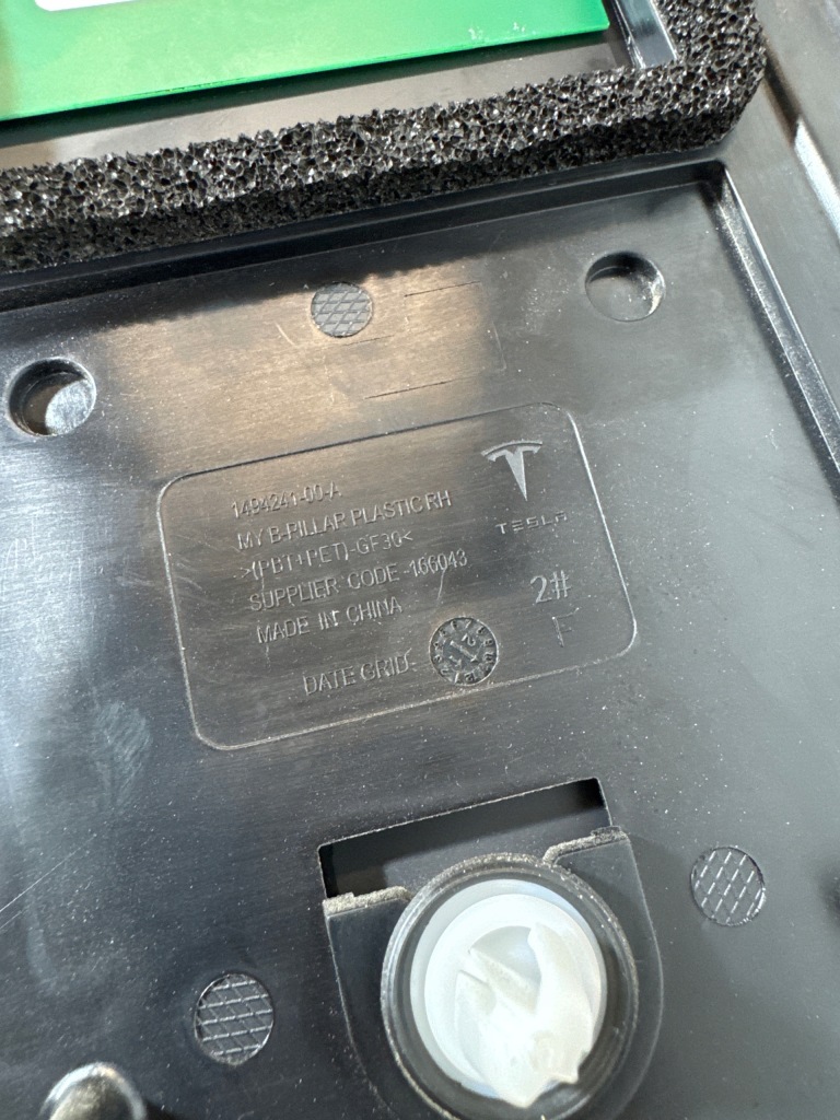 Купити Стійку  боковий правий камери tesla y 1494241-00-a