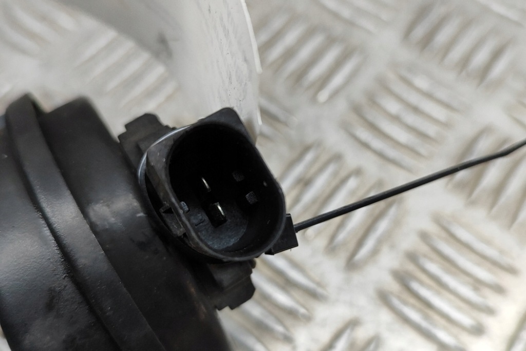 фото №6, Audi a5 sportback 8t8 сигнал сигнальный o низкий тон 8t0951221 2.0 дизель