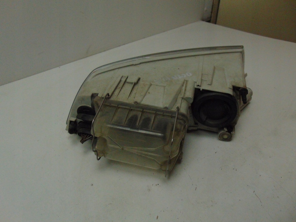 фото №10, Лампа левая перед skoda octavia ii europa