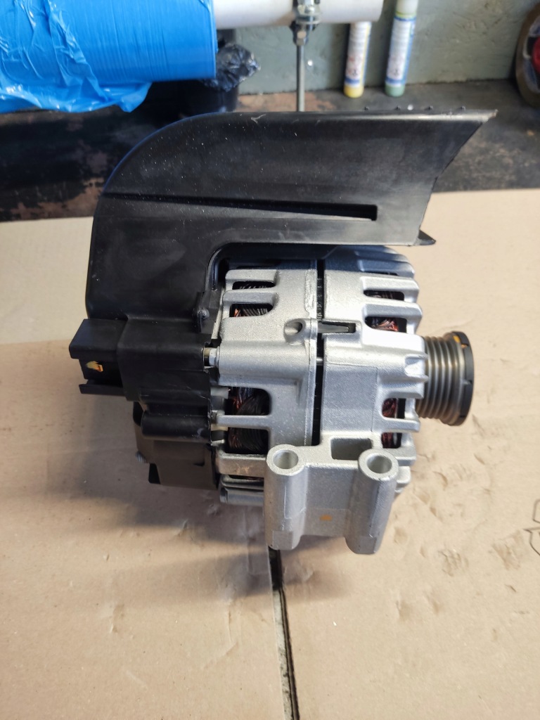 Купити Генератор bmw g12 m760i 7540744 новий