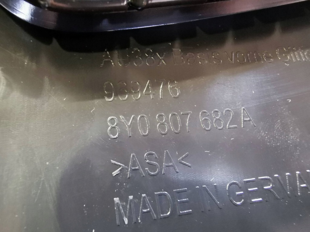 Audi a3 8y 8y0 20- решётка правая бампера передний перед 8y0807682a новая Недорого