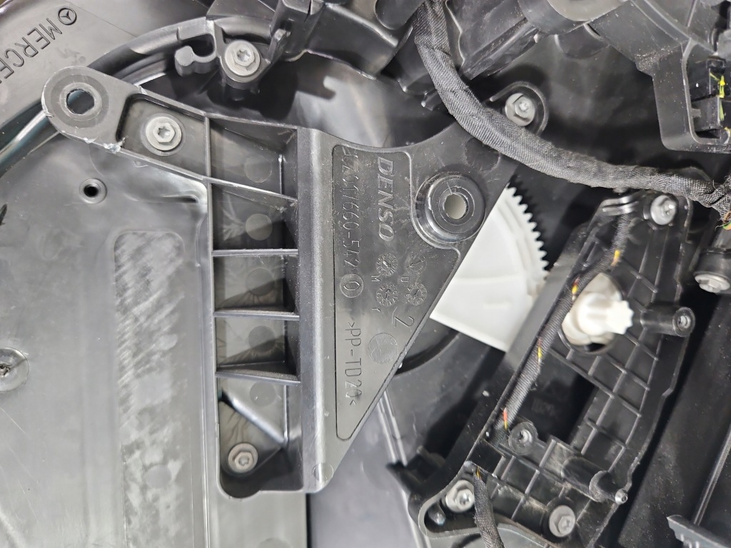 Отопитель infiniti q30 a2468305401 в Украине