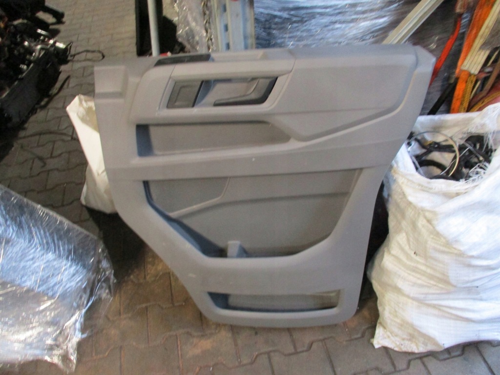фото №1, Обивка правая vw crafter ii 7c0 18-21r