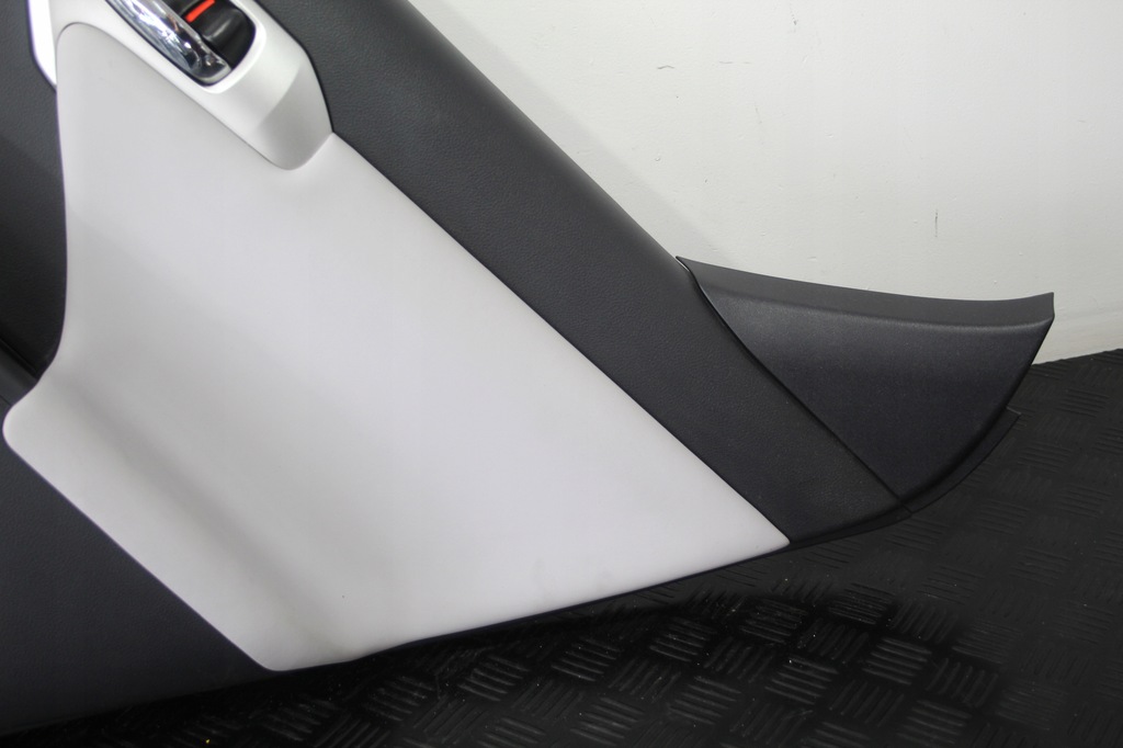 фото №4, Оббивка обшивка двері правий задня lexus ct200h