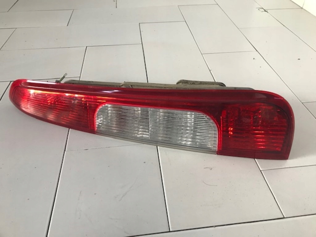 фото №1, Лампа задняя правая ford focus c-max 03r