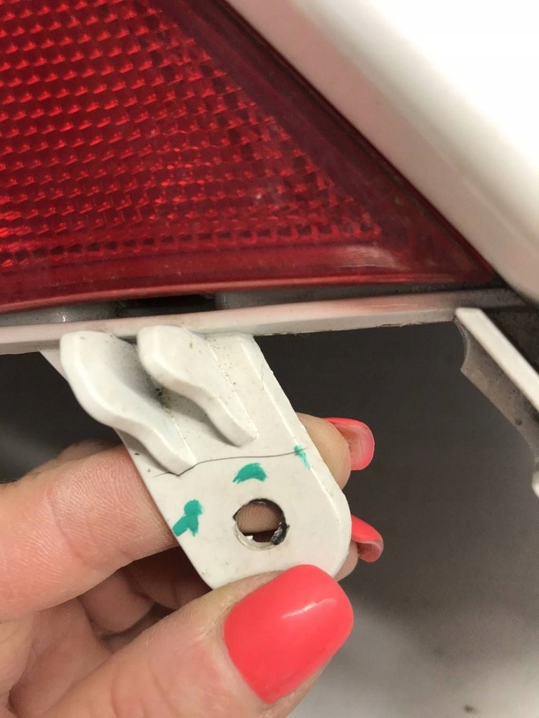 фото №10, Ford kuga iii 2021 задня сторона права кутик бампера заднього