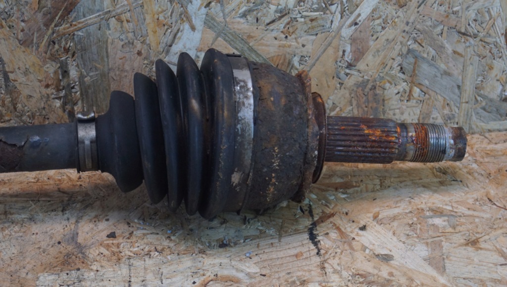 Приводной вал правая  перед opel mokka a 1 1.7 cdti 95090835 Киев