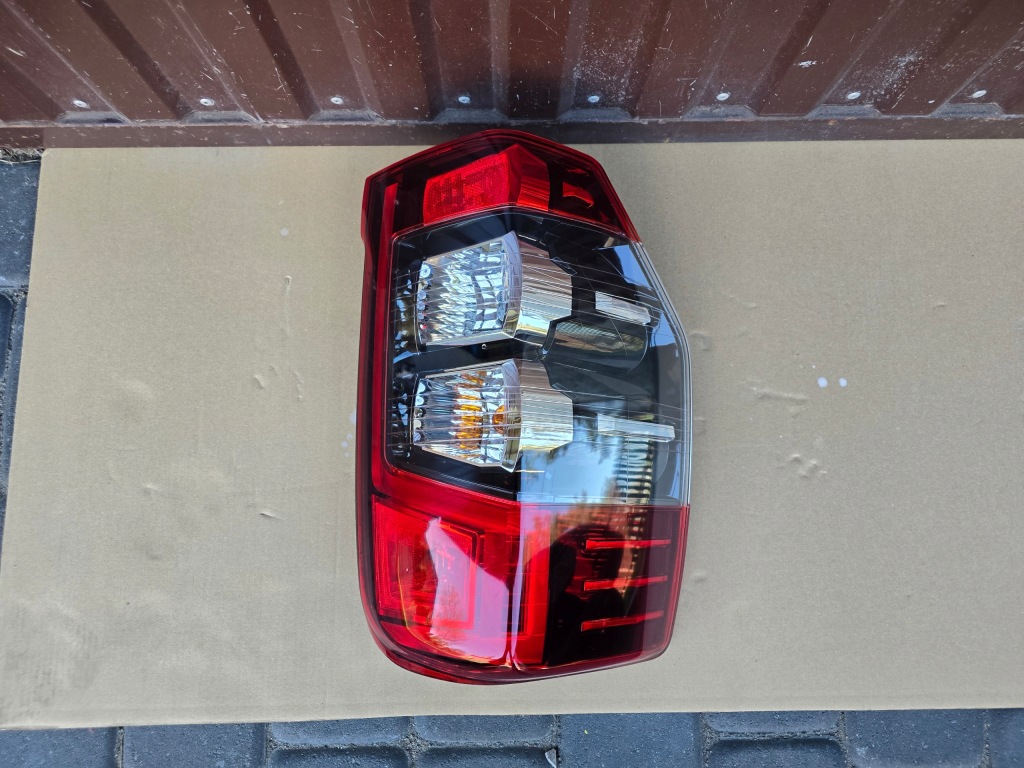 фото №1, Mitsubishi l200 2019- задняя лампа led левая оригинал idealna 8330b215