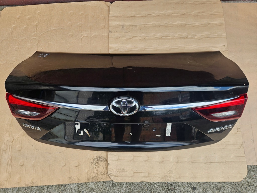 фото №1, Toyota avensis t29 15-18 sedan кришка багажника 209