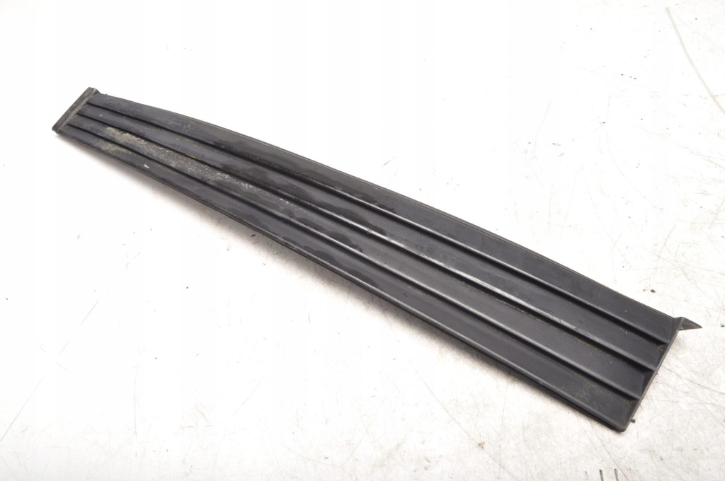 Купити Bmw e24 молдинг накладка правий задній