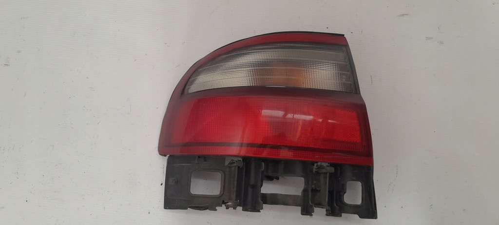 фото №1, Toyota carina e sedan лампа левый задняя задняя левая крышки багажника