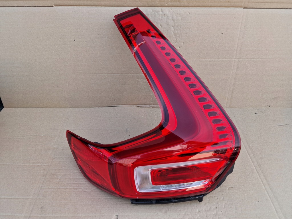 фото №1, Volvo xc40 лампа права задня led 31446790