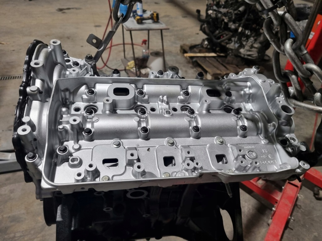 Двигатель стойку m9r v710 renault trafic 3 x82 2.0 dci 145 Оригинал