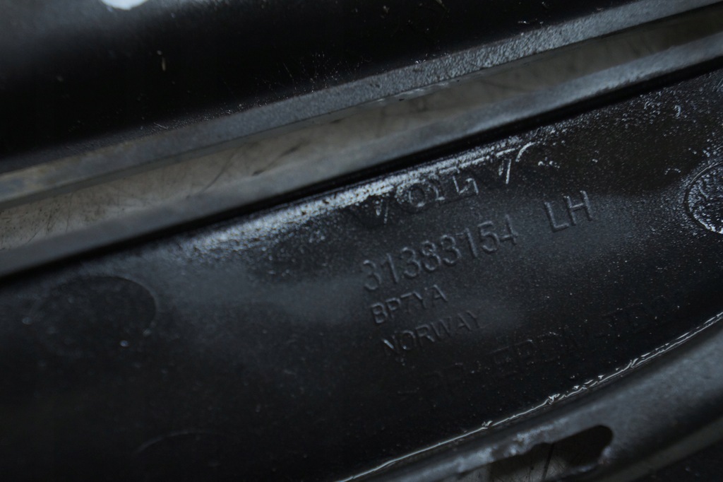 фото №3, Volvo s60 ii v60 рамка решітка протитуманної фари решітка радіатора ліва lift r-design 31383154