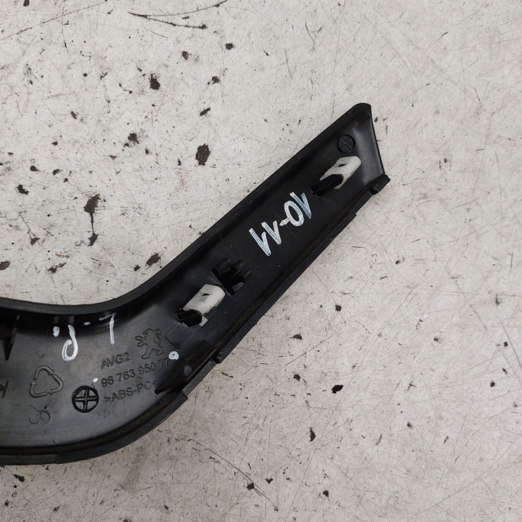 фото №4, Peugeot 208 ручка дверь накладка левый перед