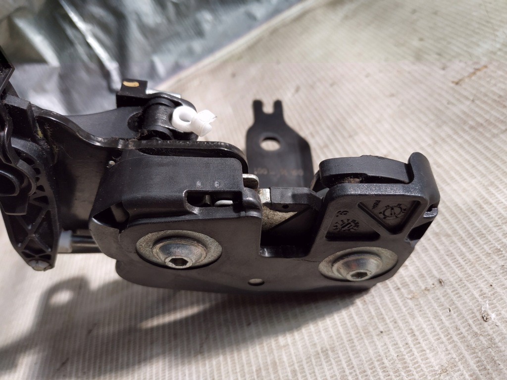 Замок сидіння лівий задній mercedes w212 a2129200176 Київ