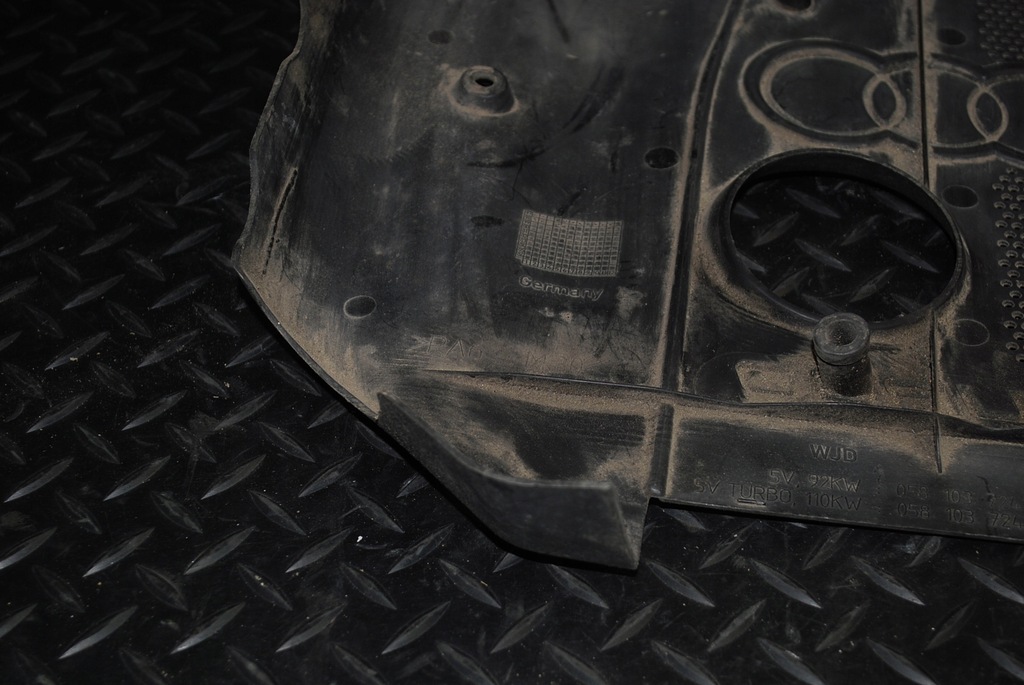 фото №15, Audi a6 c5 кришка двигуна захист 058103724j