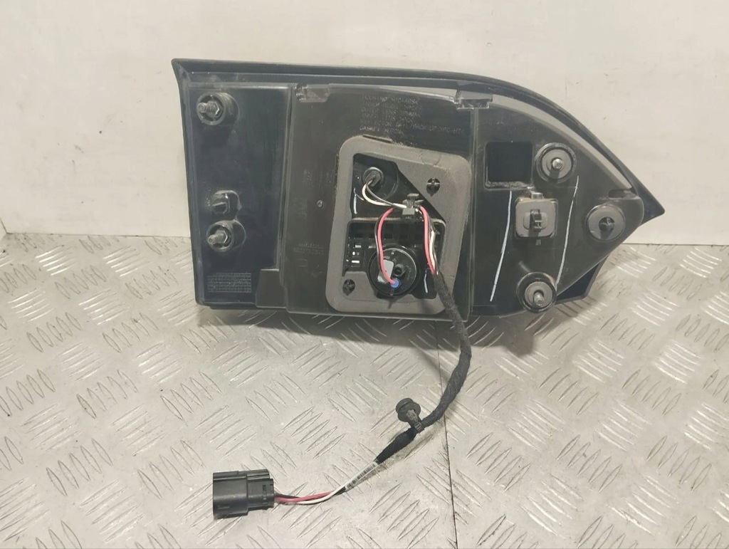 фото №7, Chrysler pacifica 2018 лампи задній кришки багажника 68228940ae