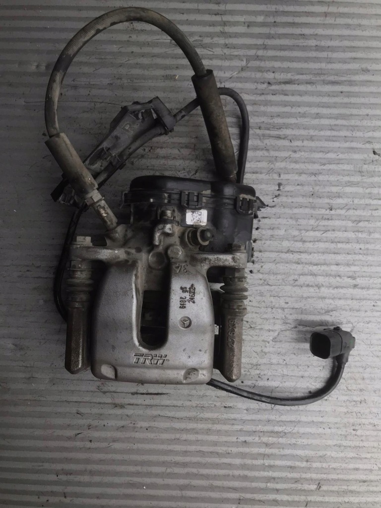 фото №1, Суппорт правый mercedes w246 lift amg a2464232298