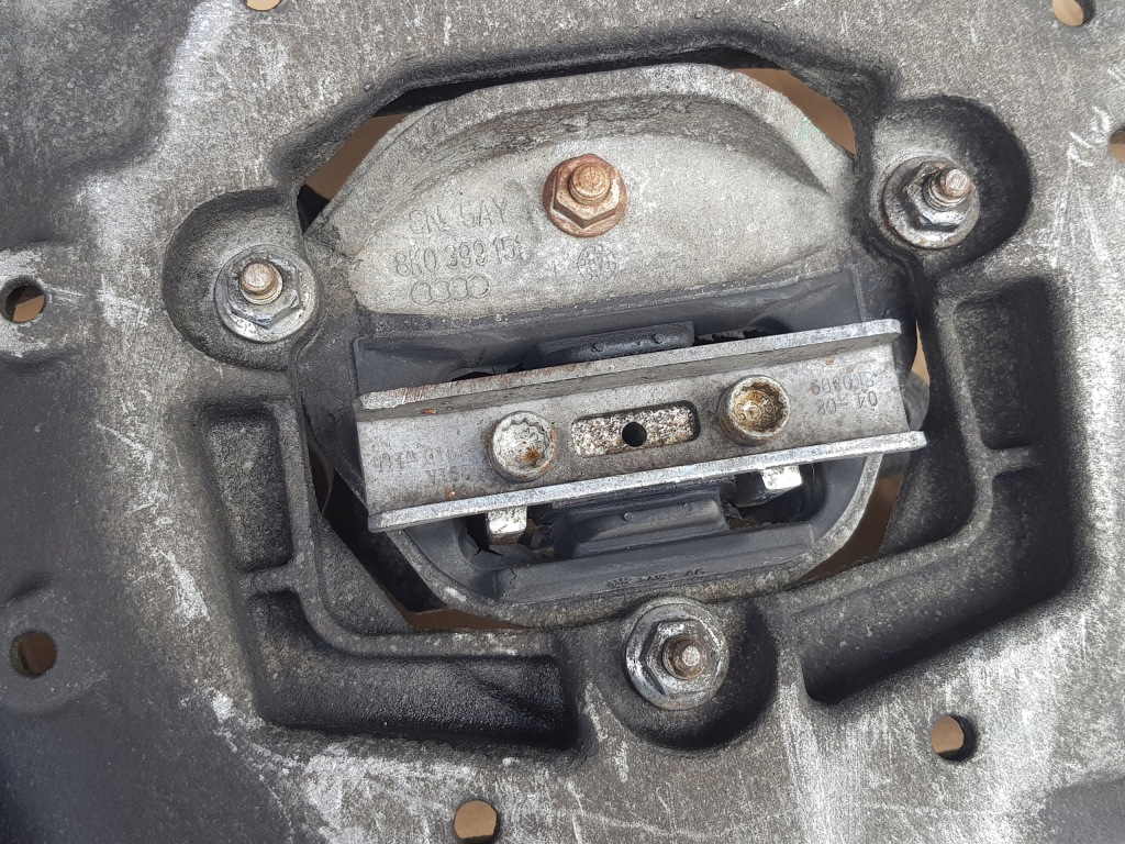 Кронштейн опора коробки автоматическая коробка передач multitronic / audi a4 b8 - a5 8t - 1.8 2.0 2.7 Недорого