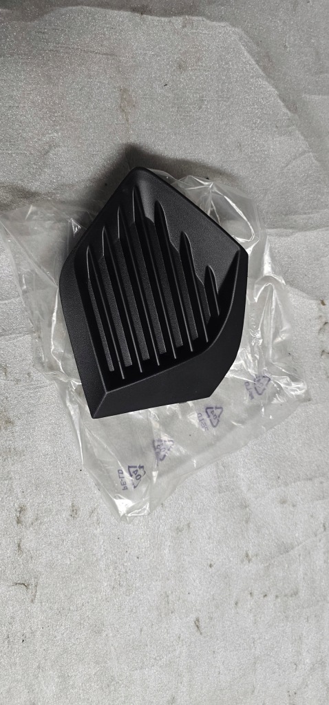 фото №1, Решётка бампера peugeot 2008 ii правая